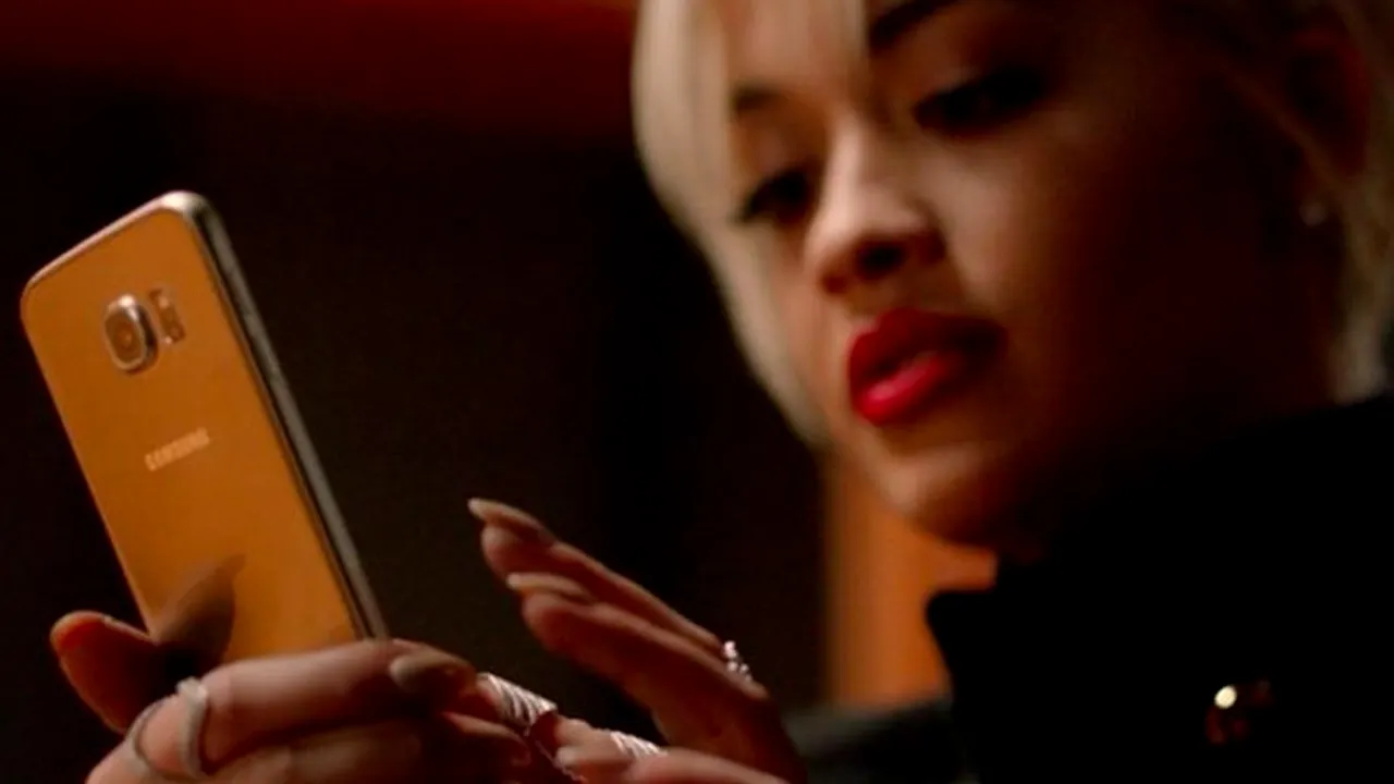 Românii și tehnologia de ultimă generație. Câți vor să-și cumpere un telefon mobil sau un televizor în următoarele trei luni