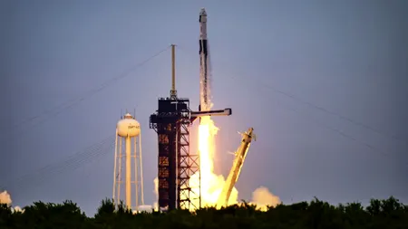Compania Space X, deținută de Elon Musk, a transportat o echipă de astronauți, în doar 15 ore,  la bordul navei spațiale ISS