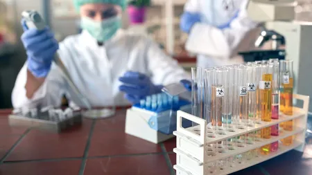 Peste 130 de laboratoare din țară vor emite rezultate la testarea Covid cu validare rapidă, din 9 noiembrie. Lista completă, oferită de Ministerul Sănătății