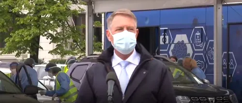 (VIDEO) Klaus Iohannis, în vizită la primul centru drive-thru din Capitală: „La aceste centre se poate prezenta oricine dorește, inclusiv românii din diaspora. Suntem într-o nouă fază a pandemiei”