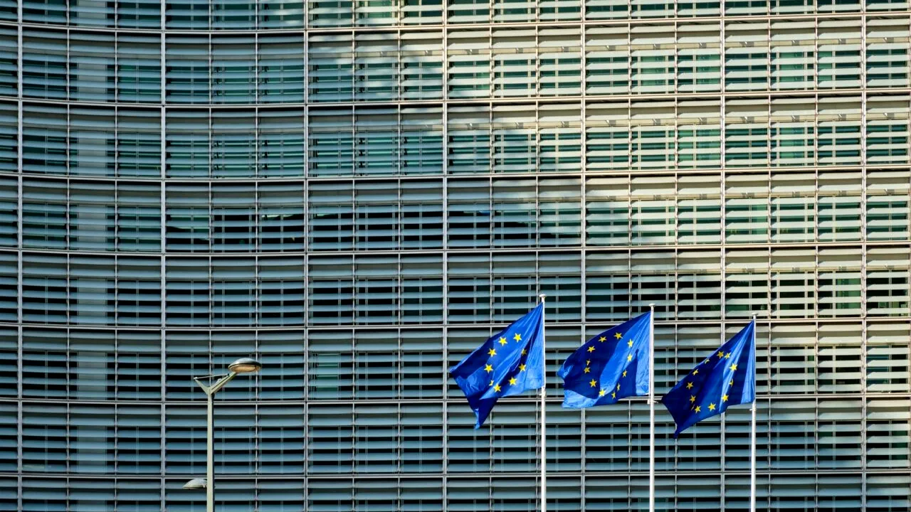 Comisia Europeană a fixat un nou obiectiv CONTROVERSAT în sensul atingerii neutralității climatice