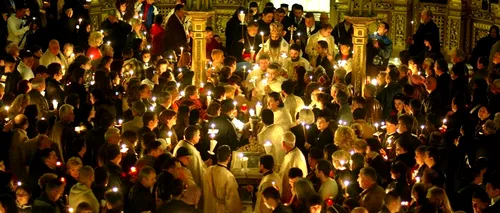 Credincioșii catolici au mers la Biserică la Slujba de Înviere și au luat lumină de Paști