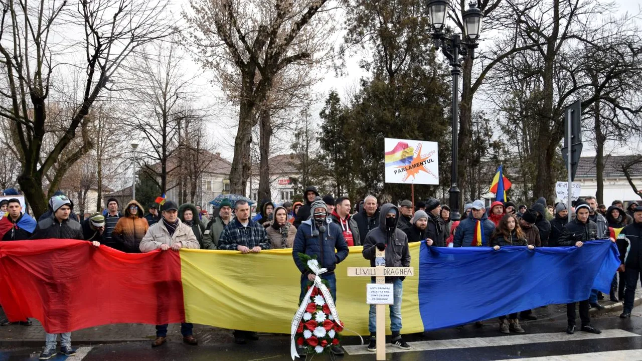 Protestul de la Alba Iulia s-a încheiat după ce 1.000 de persoane au mărșăluit pe străzi 