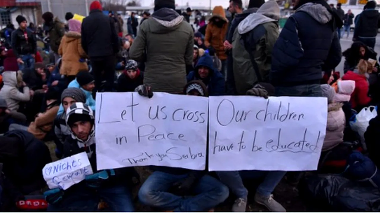 Aproximativ 200 de migranți au încercat să treacă granița Ungariei exclamând: Suntem refugiați, nu criminali