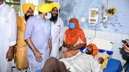 Zeci de oameni au murit în India după ce au băut alcool contrafăcut. Operațiune amplă a Poliției pentru prinderea vinovaților