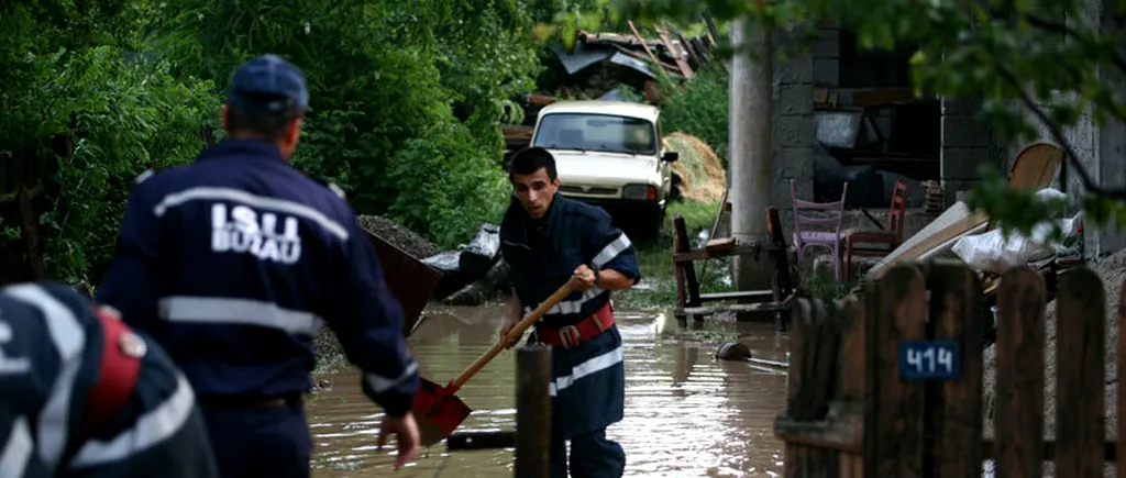 Cod portocaliu de inundații în două județe, de vineri seară