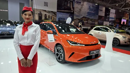„Invazie” de mașini chinezești la Salonul Auto București, cu lansări în premieră. Peste 40% dintre autovehicule sunt asiatice la expoziția din acest an. Cu ce prețuri încearcă producătorii să îi ademenească pe români