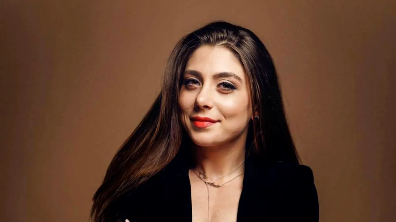 Furt în Ziua Sfântă | O tânără care a prins crucea aruncată în mare a rămas fără ea. Recompensa lui ÎPS Teodosie