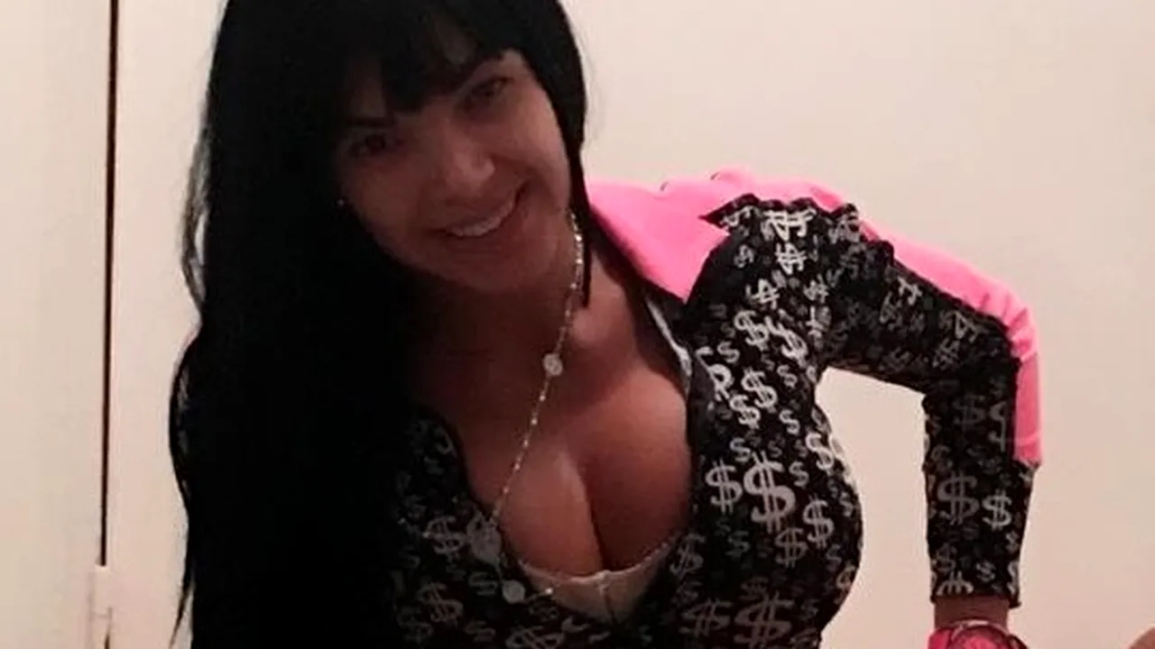 Ce talie are această tânără, după ce a purtat corset timp de 7 ani