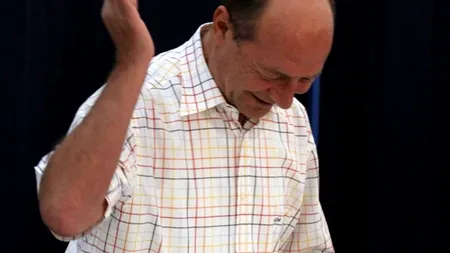 Băsescu: Nu am să mă bag sub birou ca să nu fiu suspendat
