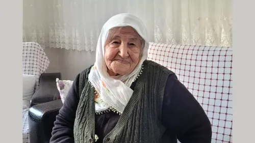 O femeie de 106 ani din Turcia s-a vindecat de COVID-19. „Dacă nu eram vaccinată, situația era alta”