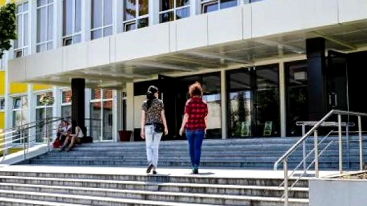 Acuzații grave la adresa unui șef de la IPJ Brașov. Intră în camerele studentelor pentru „a face cunoștință