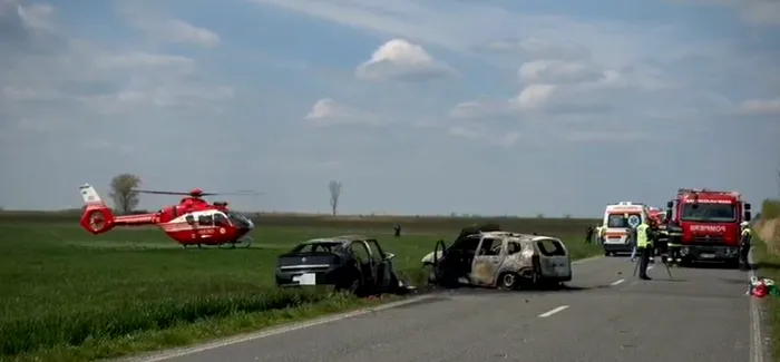 Tragedie în Timiș. O femeie a murit, după ce mașina în care se afla a explodat, în urma unui accident