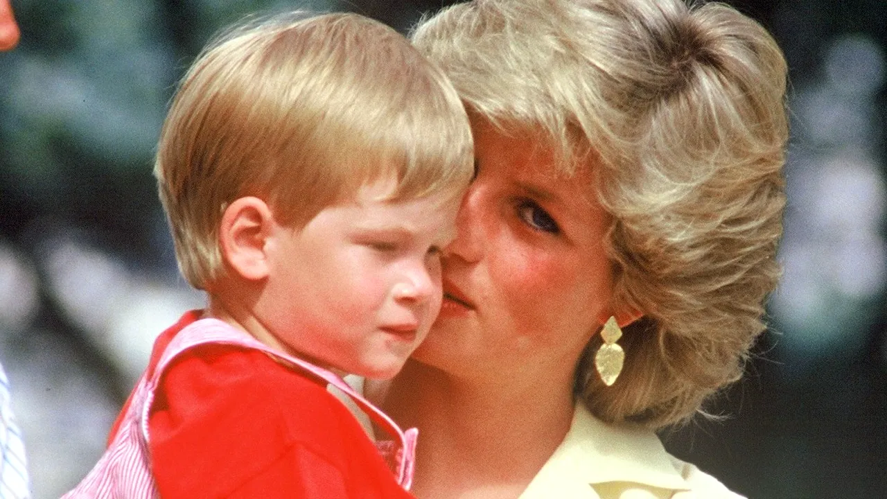 O capsulă a timpului sigilată de Prințesa Diana a fost deschisă după 34 de ani. Ce s-a descoperit înăuntru