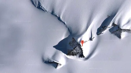 O piramidă misterioasă a fost descoperită sub straturile de gheață densă ale Antarcticii