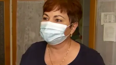 Cum se pregătește o învățătoare pentru începerea orelor la școală: Exercițiile de dicție cu masca pentru „o nouă normalitate de predare”