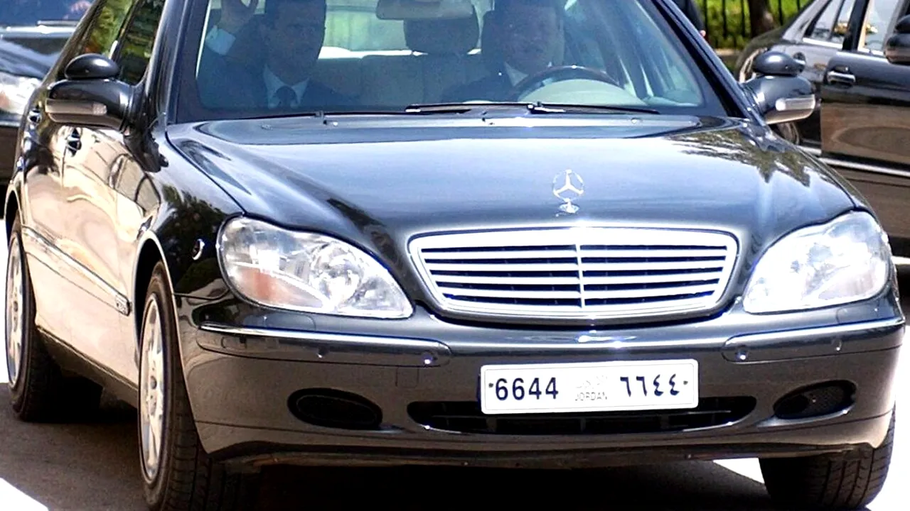 Rebelii au dat năvală peste colecția de mașini a fostului dictator sirian Bashar al-Assad. A fost găsită și o mașină Ferrari F50 de 3 milioane $