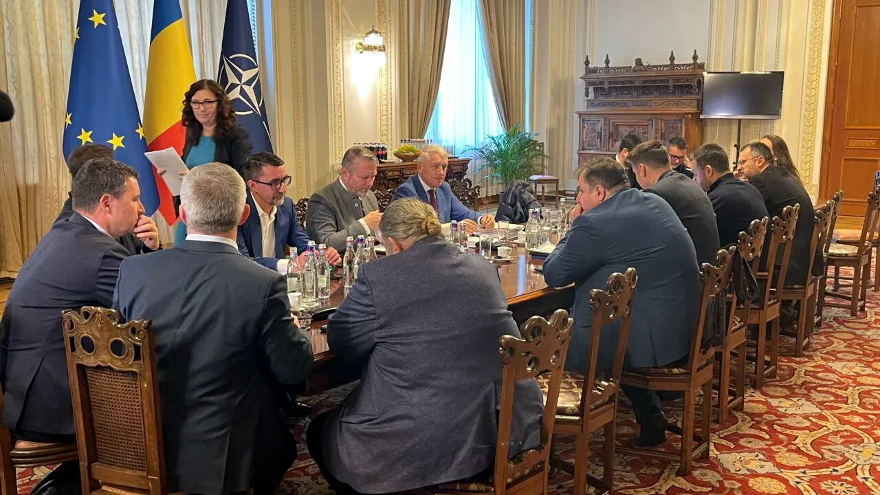 Negocieri în coaliția proeuropeană PSD, PNL, USR, UDMR și minorități pentru repartizarea funcțiilor de conducere în Parlament