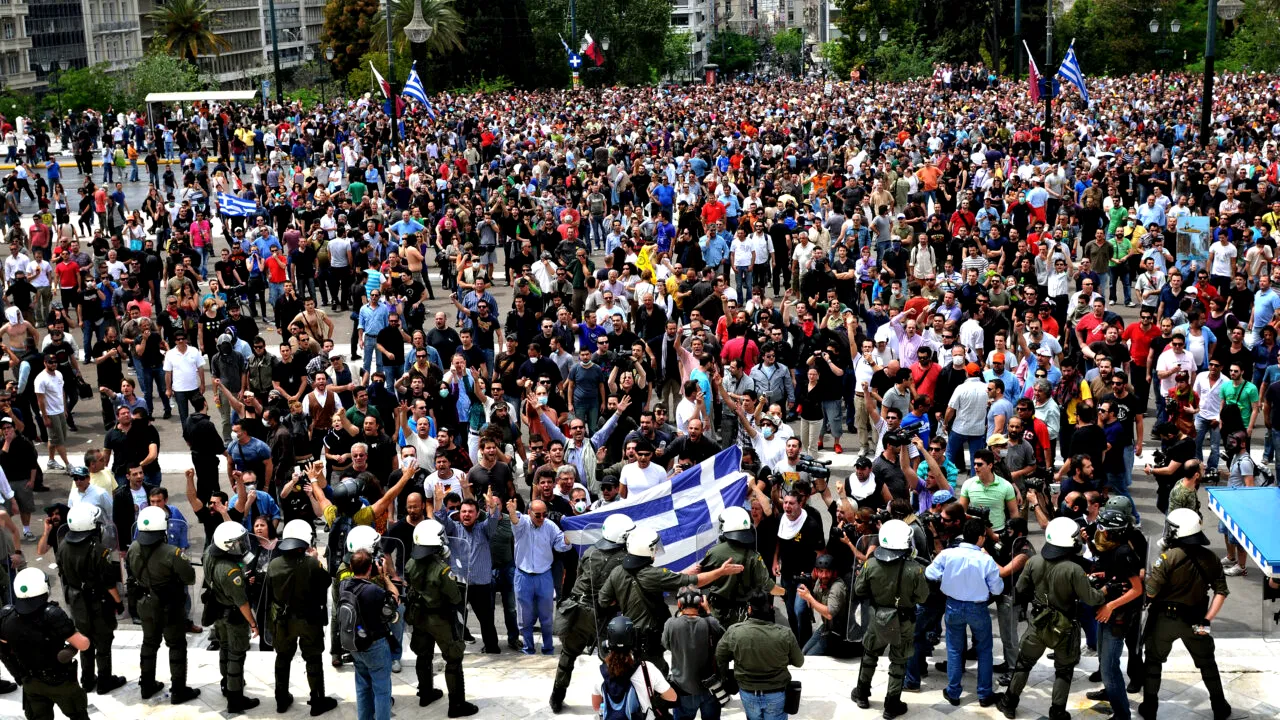 Circulați cu prudență în minivacanța de 1 mai și Paște. MAE anunță o listă de țări afectate de greve și aglomerație rutieră