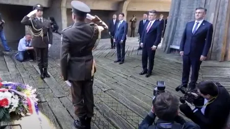 RISC. Țara în care înalții demnitari au renunțat la „distanțarea socială” pentru a participa la o ceremonie de comemorare a victimelor naziștilor