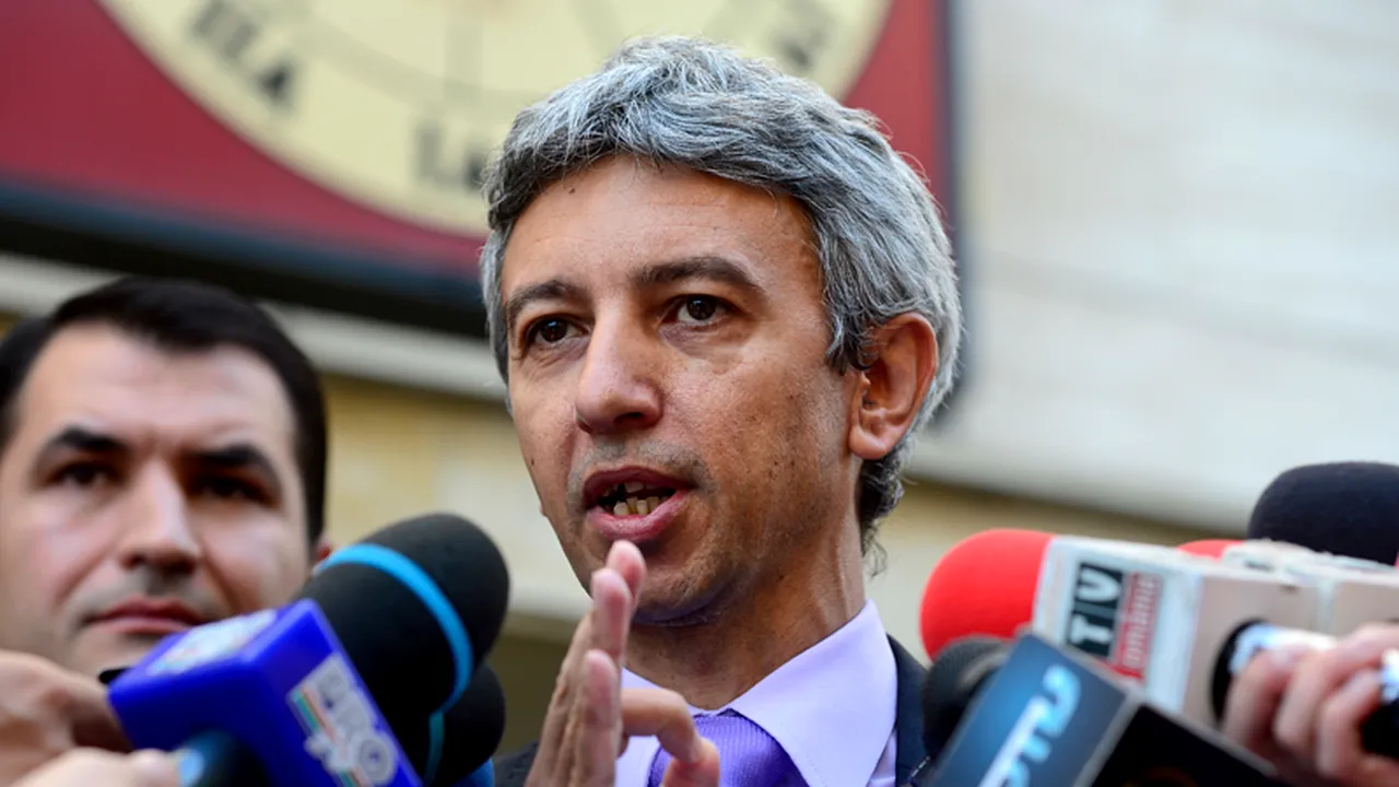 Dan Diaconescu a părăsit România. Urmează să revină miercuri în țară