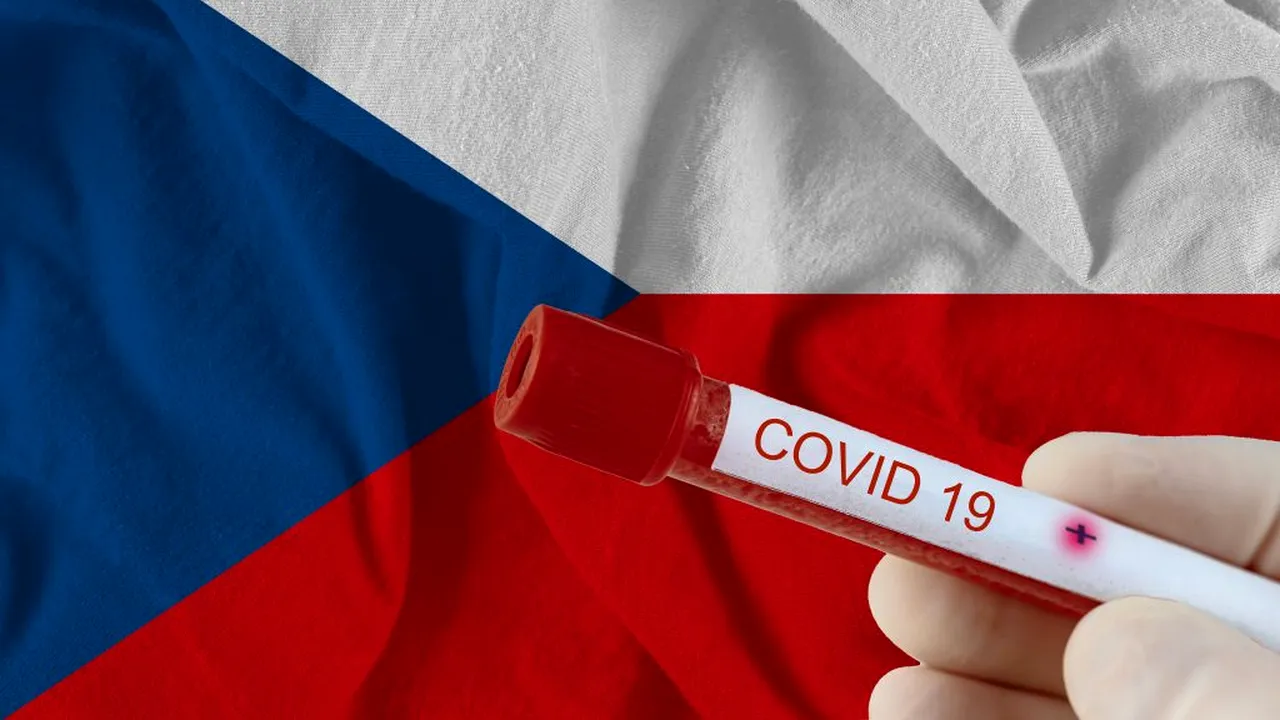 Cehia a depășit 15.000 de cazuri de COVID-19 pe zi. Slovacia anunță noi restricții