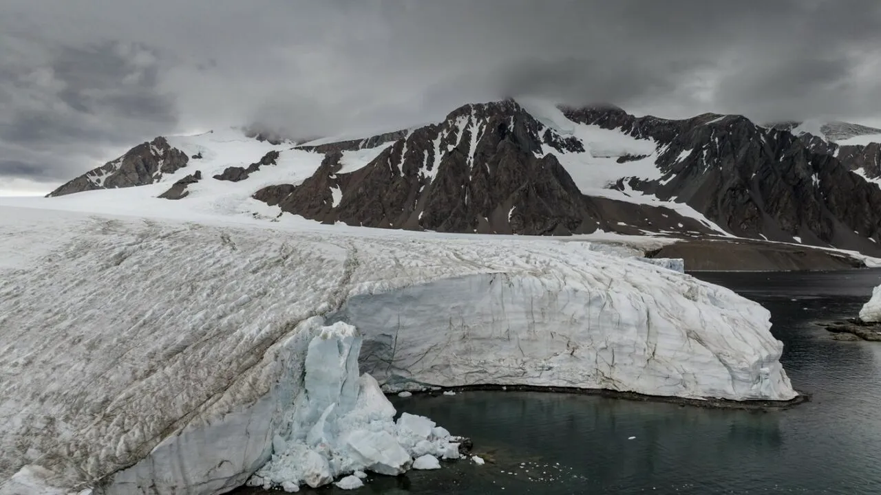 „GHEȚARUL Apocalipsei” își dezvăluie trecutul și amenință într-un mod catastrofal viitorul odată cu topirea accelerată din ultimii ani