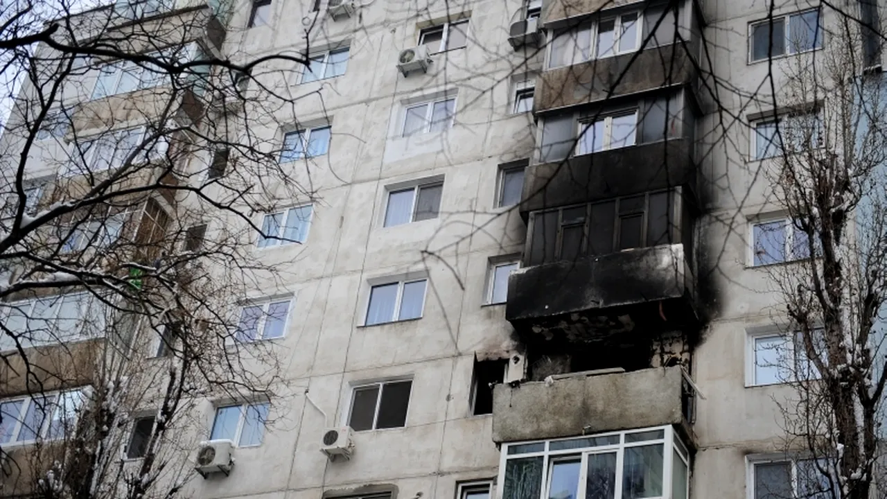 Un bărbat a ajuns la spital, în urma unei explozii care a avut loc într-un bloc din Bacău