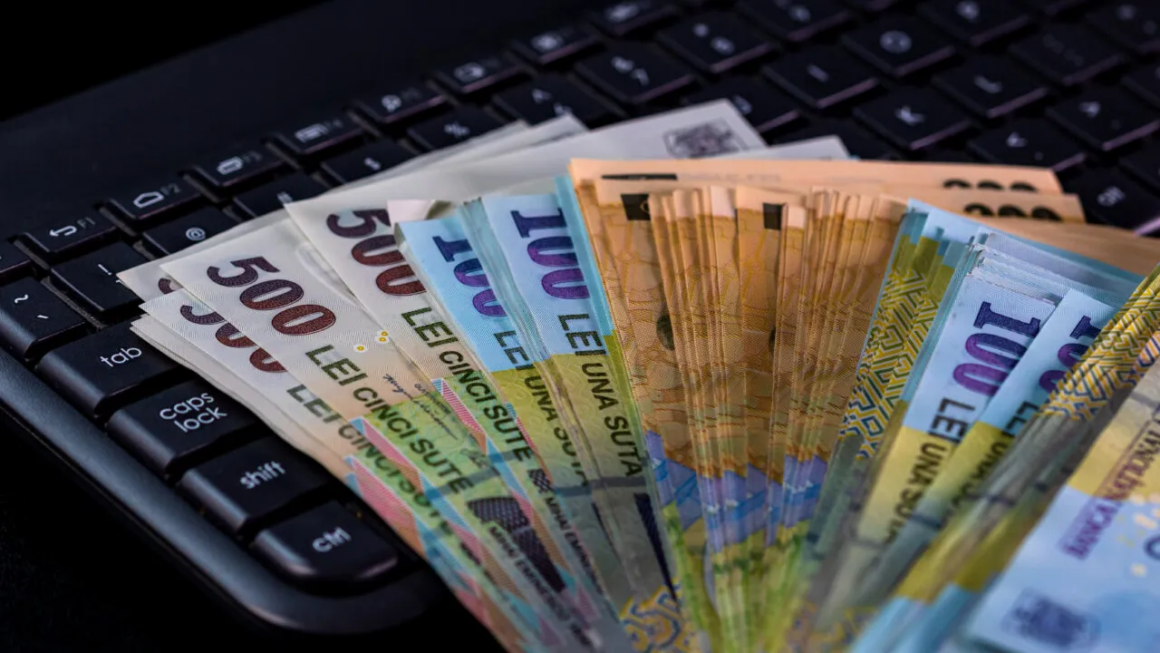 292 de lei pe lună. Cât poate însemna alocația unui copil până la 18 ani