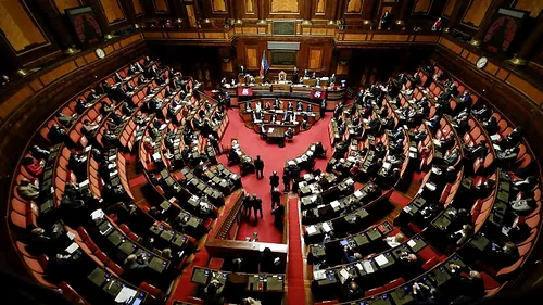 Guvernul lui Giuseppe Conte câștigă  votul de încredere din Senat. Votul a fost convocat după ce partenerul de coaliție, condus de fostul premier Mateo Renzi, și-a retras sprijinul