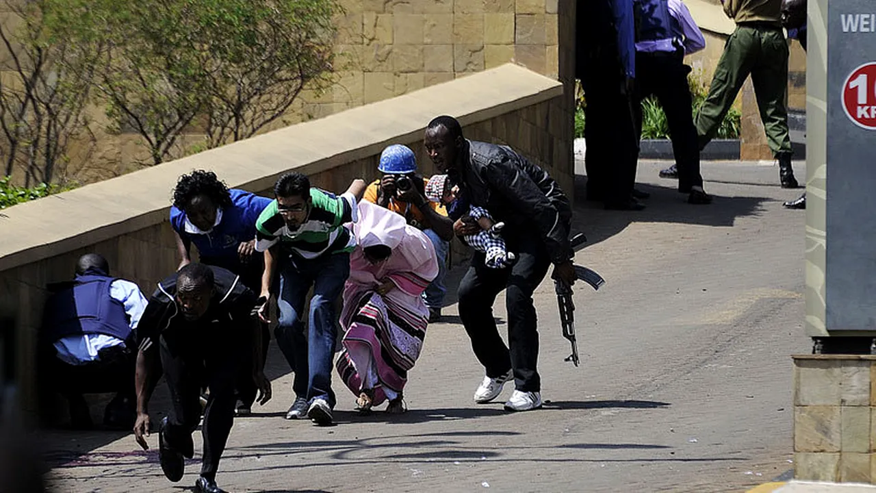 Cel puțin 20 de morți și 50 de răniți într-un atac asupra unui centru comercial din Nairobi