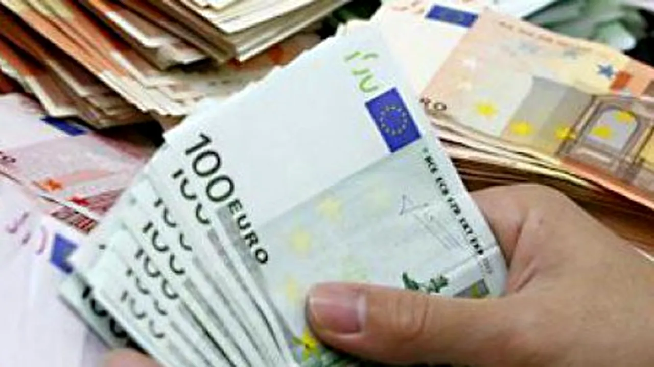 Un băiat de 13 ani a împărțit mii de euro necunoscuților de pe stradă. Motivul acestui gest este incredibil