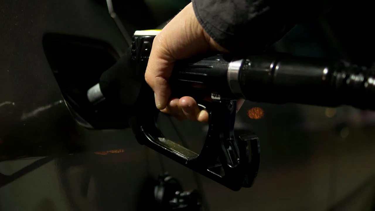 Prețul mondial al petrolului a atins maximul ultimelor două luni, peste 117 dolari barilul