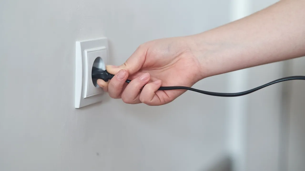 Aparatul electrocasnic care consumă cât 1800 de becuri economice. Consumă în 10 minute cât alte aparate într-o zi