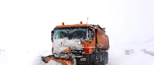 VREMEA. Galați: 19 drumuri blocate în continuare de zăpadă, 30 de localități fiind izolate
