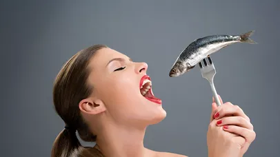 <span style='background-color: #00a093; color: #fff; ' class='highlight text-uppercase'>SĂNĂTATE</span> „Nicio masă fără pește”. Ce se întâmplă în corpul tău dacă consumi doar preparate din PEȘTE? Dr. Bilic: „Îți poate debloca metabolismul”