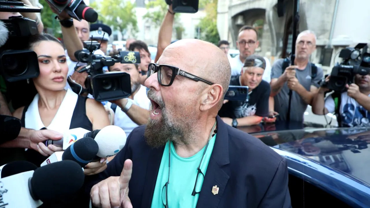 Ceartă-monstru între Piedone și soția sa, prinsă în INTERCEPTĂRI, deși nu are nicio valoare juridică în cazul fostului șef ANPC! STENOGRAME șocante!