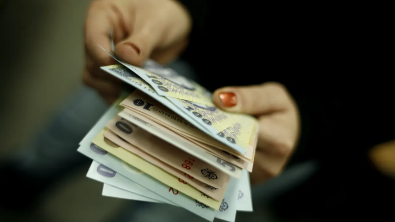 Un ofițer al MAI câștigă peste 10.700 de lei pe lună, dublu cât ministrul. Anomaliile salariilor de la stat continuă