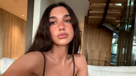 Dua Lipa și Samsung, la proces. Artista a dat în judecată colosul sud-coreean și cere despăgubiri de 15 milioane de dolari
