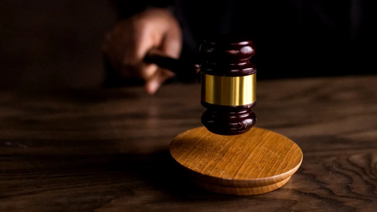 Accesul studenților la activitatea didactică nu poate fi condiționat de vaccinare, testare sau trecerea prin boală, a decis Curtea de Apel Suceava