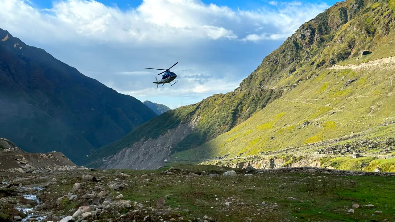 Un elicopter la bord s-a prăbușit în Himalaya. Pilotul și cei cinci pelerini hinduși de la bord sunt dați dispăruți