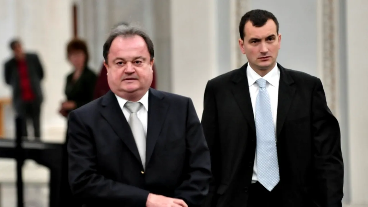 Blaga îi răspunde lui Ponta: Meseriile de chelner și vameș sunt onorabile, nu trebuie să plagiezi ca să le faci cu cinste