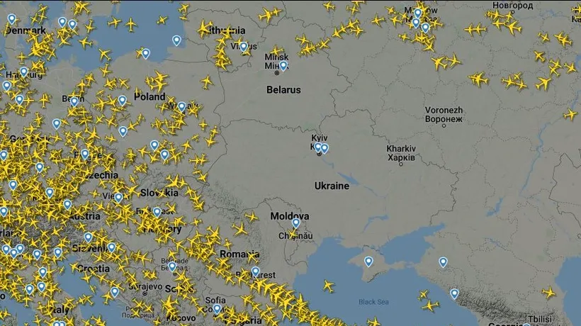 FOTO | Imaginea războiului din Ucraina, realizată prin Flightradar: Niciun avion nu mai zboară prin spațiul ucrainean, iar traficul este deviat pe la noi