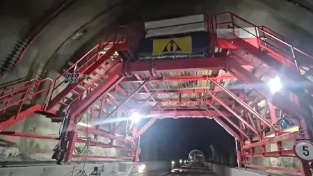 Grindeanu: Primul TUNEL forat pe o autostradă din România, aproape de finalizare / Pistol: Autostradă între Tigveni și București din 2025