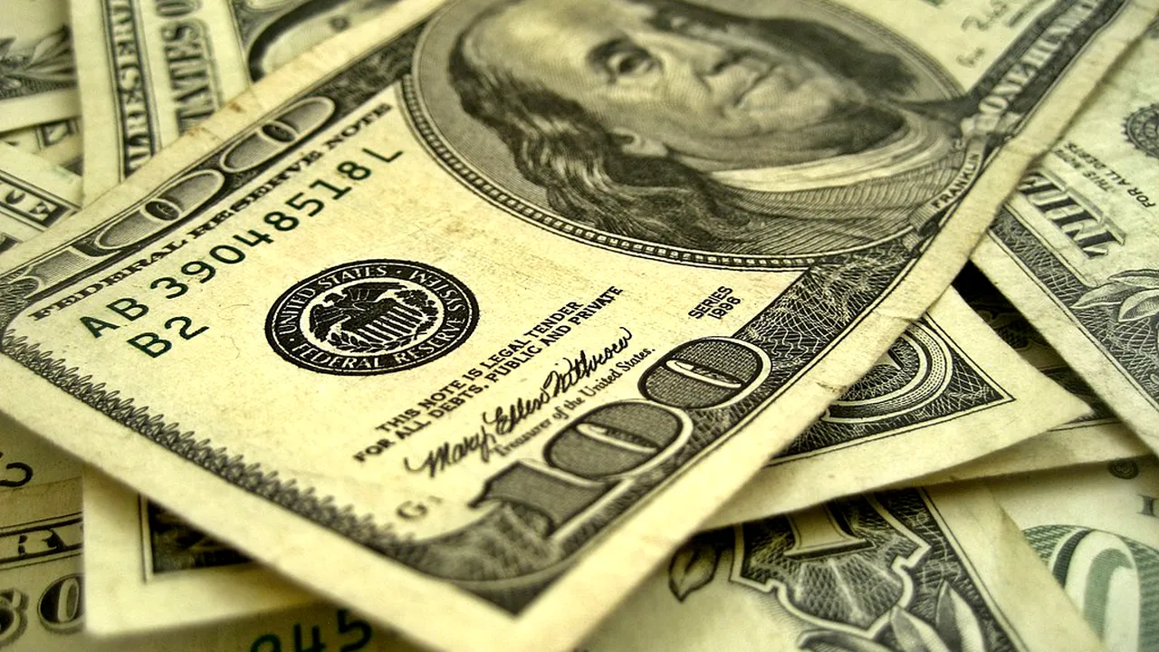 Cutremur financiar în Statele Unite: americanii au RETRAS aproape 100 de miliarde de dolari din depozitele bancare!