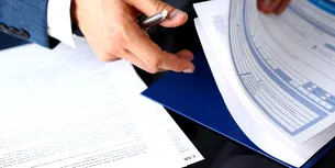 Proiectul de plafonare a tarifelor RCA pe şase luni, retras de pe ordinea de zi a Guvernului
