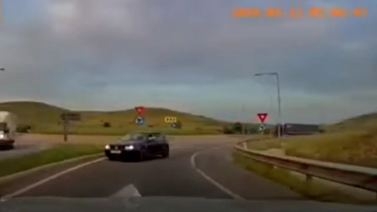 Poliția caută un șofer care a fost filmat circulând pe constrasens pe A3, în județul Cluj (VIDEO)