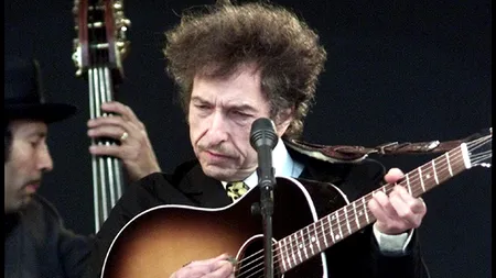 Bob Dylan acceptă premiul Nobel, după cinci luni