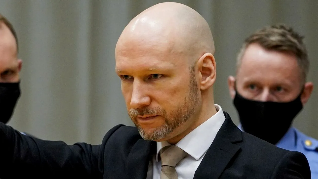 Anders Breivik, ucigașul în serie cu 77 de victime, dă în judecată Norvegia pentru a ieși din izolare. Invocă încălcarea drepturilor omului
