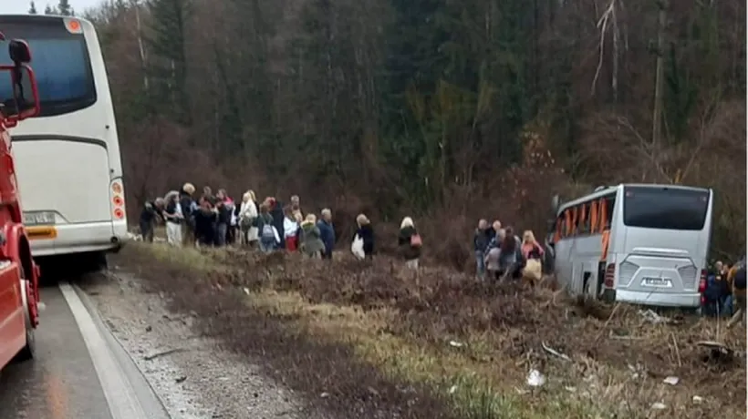 Autocar înmatriculat în România, implicat într-un ACCIDENT în Bulgaria. Zece pasageri au fost răniți după impactul cu un camion, la Ruse